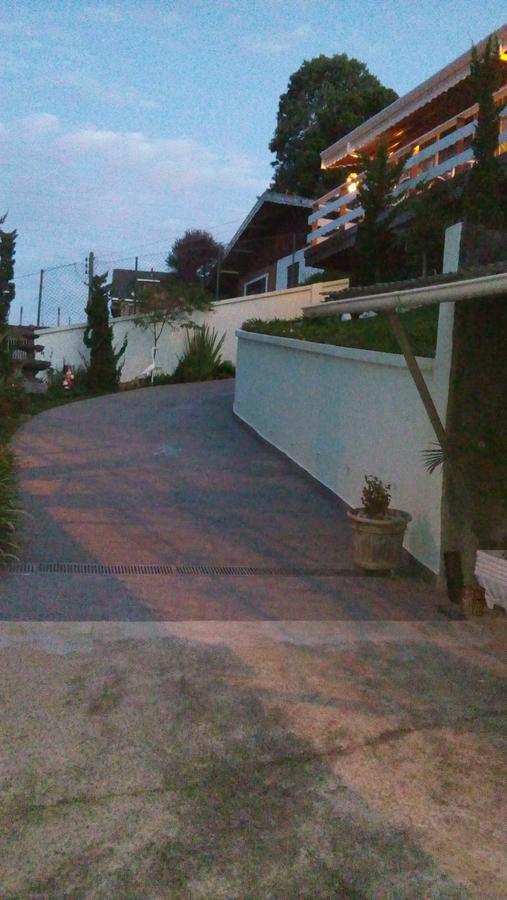 Acomodação com café da manhã  Suites Vila Nova Suica Campos do Jordão