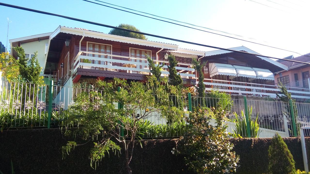 Acomodação com café da manhã  Suites Vila Nova Suica Campos do Jordão