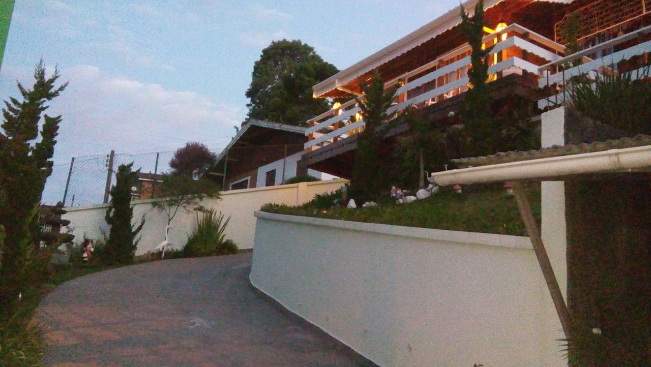Acomodação com café da manhã  Suites Vila Nova Suica