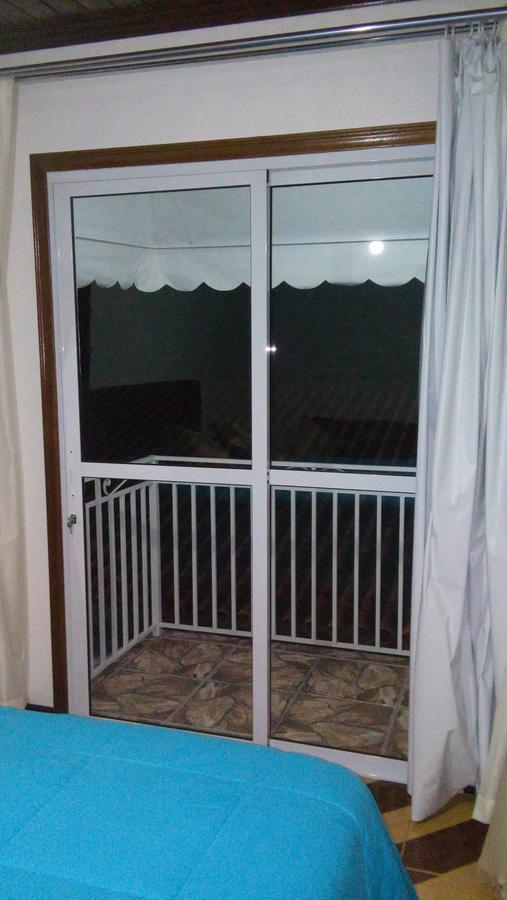 Acomodação com café da manhã  Suites Vila Nova Suica Campos do Jordão